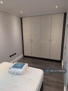 3 bedroom flat to rent, Tavern Lodge, London, N2