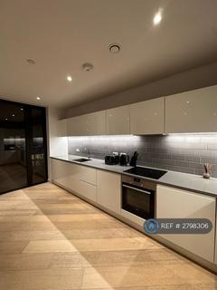 3 bedroom flat to rent, Admiralty Avenue, London, E16