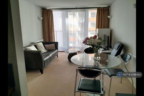 1 bedroom flat to rent, Elektron Tower, London, E14