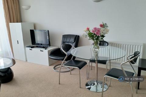 1 bedroom flat to rent, Elektron Tower, London, E14