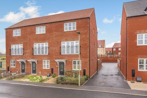 3 bedroom terraced house for sale, Bywater Drive, Banbury