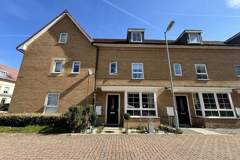 4 bedroom townhouse for sale, Currency Close, Dunstable