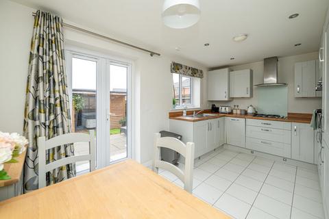 3 bedroom semi-detached house to rent, Hough Way, Shifnal, TF11 9PF