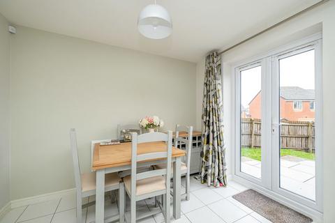 3 bedroom semi-detached house to rent, Hough Way, Shifnal, TF11 9PF