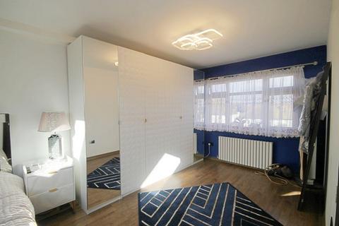 4 bedroom semi-detached house for sale, Farndale Crescent, Greenford