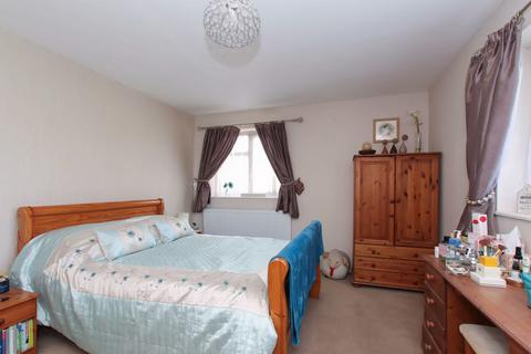 2 bedroom end of terrace house for sale, White Hart Drive, Hemel Hempstead