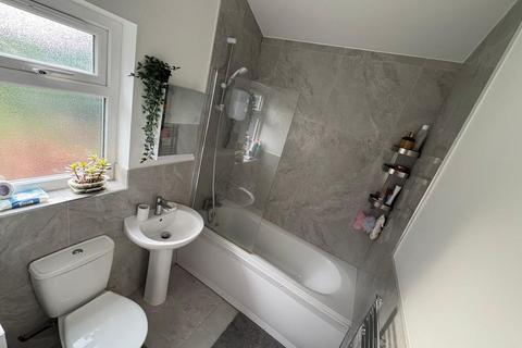 2 bedroom semi-detached house to rent, Hollycroft Crescent, Hinckley