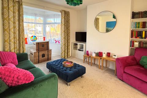 3 bedroom semi-detached house for sale, Oxstalls Way, Longlevens, Gloucester