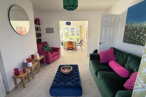 3 bedroom semi-detached house for sale, Oxstalls Way, Longlevens, Gloucester