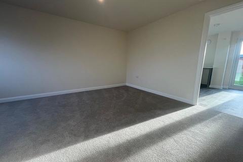 3 bedroom terraced house to rent, Day Road, Yate