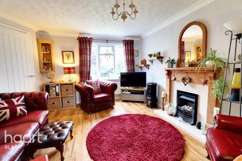 3 bedroom semi-detached house for sale, Greylag Close, Leicester