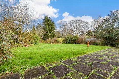 2 bedroom semi-detached bungalow for sale - Iden Crescent, Tonbridge TN12