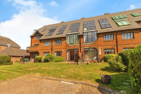 2 bedroom ground floor flat for sale, Mountfield Road, London, N3