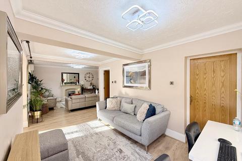 undefined, Lippitts Hill, Old Bedford Road Area, Luton, Bedfordshire, LU2 7YN