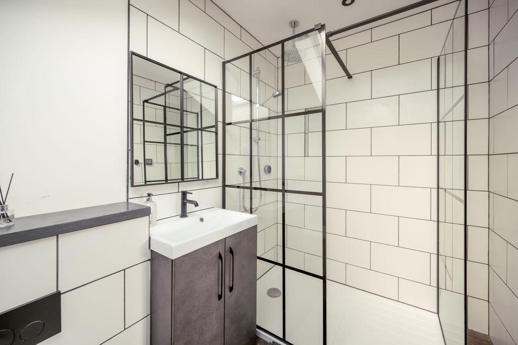 Master En-suite Shower Room