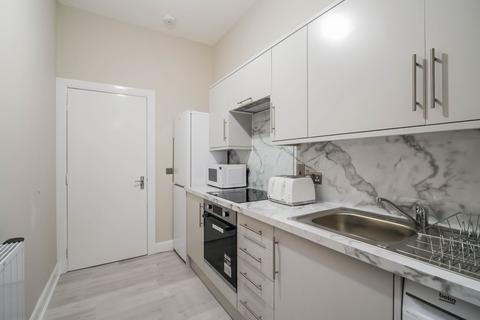3 bedroom flat to rent, 9 Glasgow Street, 0/1, G12 8JN