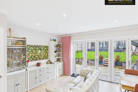 4 bedroom semi-detached house for sale, Fenton Close, Potters Bar