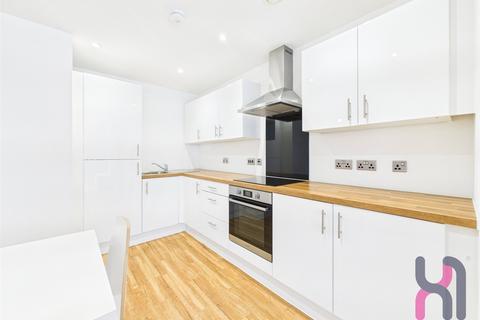 2 bedroom flat to rent, Manchester Waters, 3 Pomona Strand, Old Trafford, M16