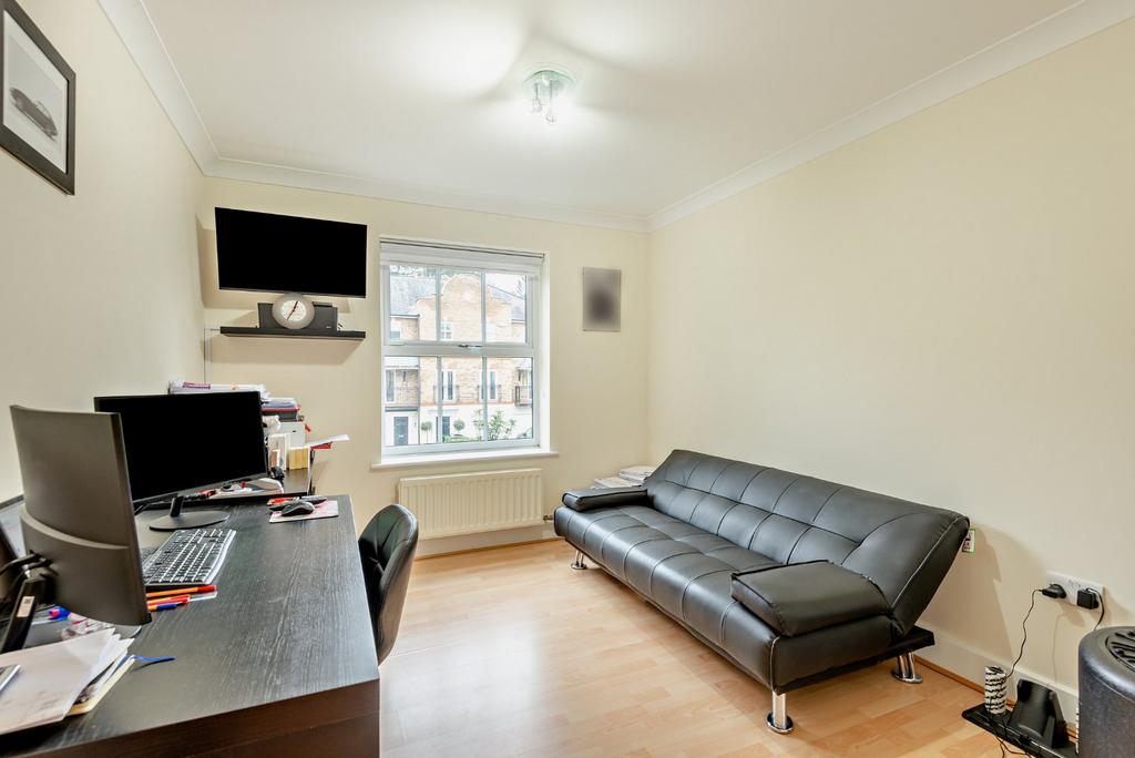 Bedroom 2/Study