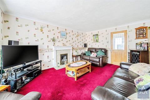 4 bedroom detached house for sale, Willow Drive, Buckinghamshire MK18