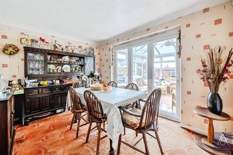 undefined, Willow Drive, Buckinghamshire MK18