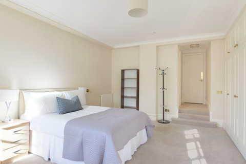 5 bedroom flat to rent, St John's Wood, London NW8