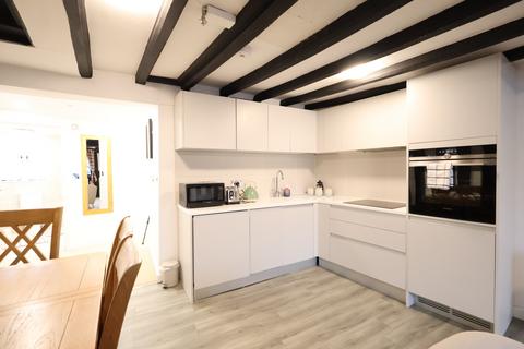 1 bedroom flat to rent, High street, Central, Stratford-upon-Avon, CV37