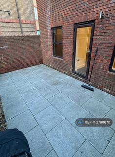 2 bedroom flat to rent, Rosebery Lodge, Epsom, KT18