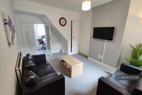 3 bedroom terraced house to rent, Wolverton Road, Leicester, LE3