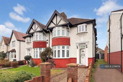 3 bedroom semi-detached house to rent, Heath Road, Hounslow, TW3