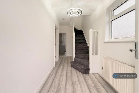 3 bedroom semi-detached house to rent, Heath Road, Hounslow, TW3