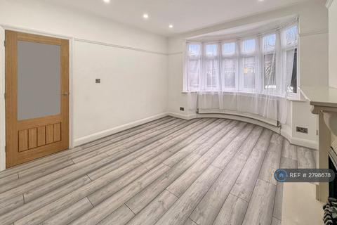 3 bedroom semi-detached house to rent, Heath Road, Hounslow, TW3