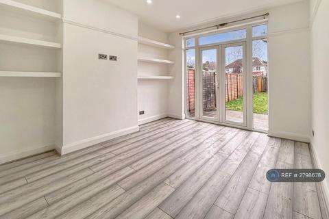 3 bedroom semi-detached house to rent, Heath Road, Hounslow, TW3