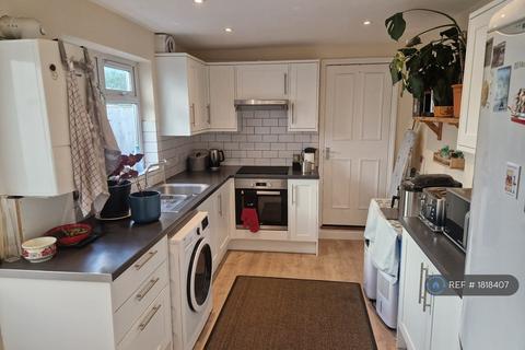 1 bedroom in a flat share to rent, Long Lane, London, N2