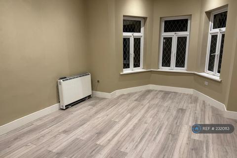 3 bedroom flat to rent, Seven Kings, Ilford, IG3