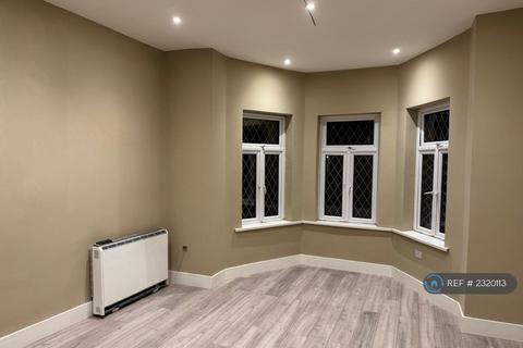 3 bedroom flat to rent, Seven Kings, Ilford, IG3