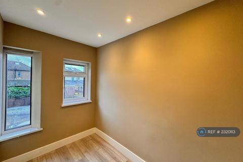 3 bedroom flat to rent, Seven Kings, Ilford, IG3