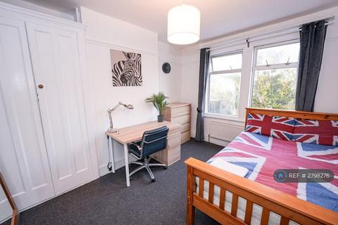 1 bedroom in a house share to rent, Rosebank Avenue, Wembley, HA0