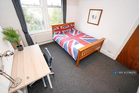 1 bedroom in a house share to rent, Rosebank Avenue, Wembley, HA0