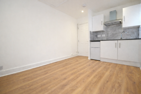 Studio to rent, Berrymead Gardens, London W3 8AB