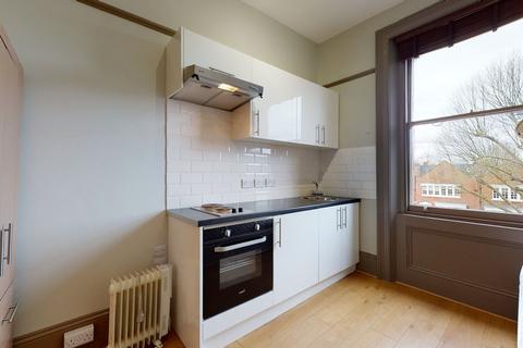 Studio to rent, Belsize Avenue
