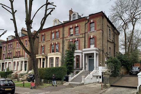 Studio to rent, Belsize Avenue