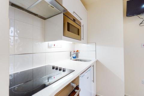 Studio to rent, High Road