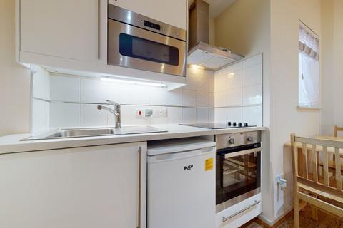 Studio to rent, Chatsworth Road