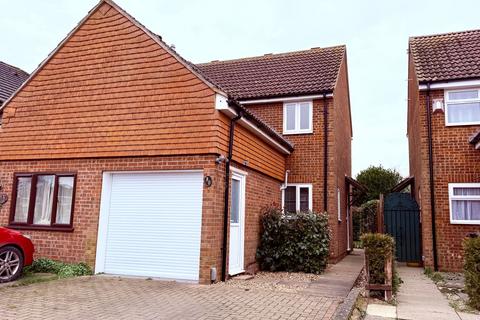2 bedroom semi-detached house to rent, Colchester CO2