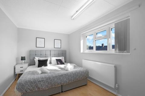 3 bedroom detached house to rent, 360 SL1 Keel Drive 33