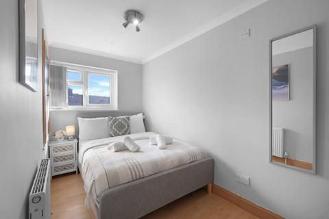 3 bedroom detached house to rent, 360 SL1 Keel Drive 33