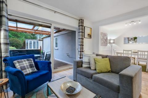 4 bedroom detached house to rent, 360 TW13 Canterbury Road 12