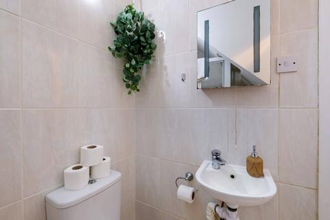 4 bedroom detached house to rent, 360 TW13 Canterbury Road 12