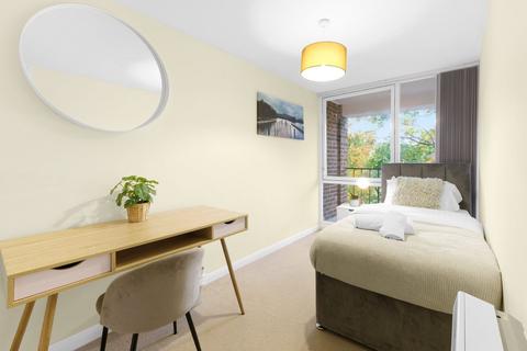 2 bedroom apartment to rent, 360 RG42 Broadlands Court 27